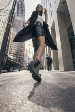 Sorel Joan Of Arctic II Wedge Chelsea Boots - Women's|-|Bottes Chelsea à Semelle Compensée Joan Of Arctic II - Femme -Sorel Sales Store SRL 1808551 7E 7ELifestyle 20Five c348d593 b482 4409 8a77 30d2a3882dfc