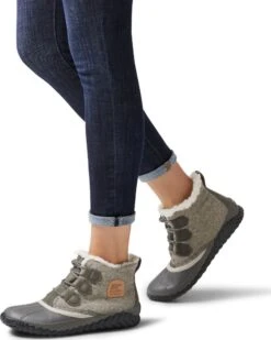 Sorel Out N About Plus Leather And Felt Textile Boots - Women's|-|Bottes En Cuir Et Tissu Feutré Out N About Plus - Femme -Sorel Sales Store SRL 1834081 7E 7Emodel 20Natural 20Tan