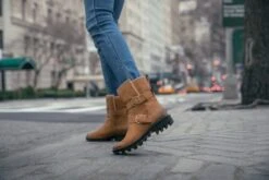 Sorel Phoenix Moto Cozy Boots - Women's|-|Bottes Phoenix Moto Cozy - Femme 15 Sorel Phoenix Moto Cozy Boots - Women's|-|Bottes Phoenix Moto Cozy - Femme -Sorel Sales Store SRL 1870301 7E 7Emodel 20Camel 20Brown