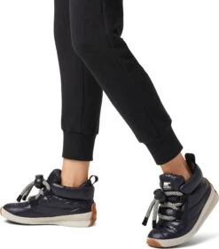 Sorel Out N About Puffy Lace Boots - Women's|-|Bottes Out N About Puffy Lace - Femme -Sorel Sales Store SRL 1877021 7E 7Emodel 20Black