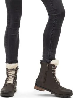 Sorel Emelie Short Lace Cozy Boot - Women's|-|Bottes Courtes à Lacets Courtes Emelie - Femme -Sorel Sales Store SRL 1915601 7E 7ESide3 20Black