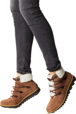Sorel Harlow Lace Cozy Bootie - Women’s|-|Bottillon Lacé Douillet Harlow - Femme -Sorel Sales Store SRL 1977351 7E 7EDetail2 20Velvet 20Tan 20 20Blackened 20Brown