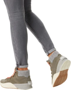 Sorel Out N About III Conquest Waterproof Boot - Women's|-|Bottes Imperméables Out N About III Conquest - Femme -Sorel Sales Store SRL 1978811 7E 7EDetail2 20Stone 20Green 20 20Paradox 20Pink