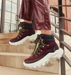 Sorel Kinetic™ Breakthru Conquest Sneaker Boots - Women's|-|Baskets Kinetic™ Breakthru Conquest - Femme -Sorel Sales Store SRL 2028271 7E 7ELifestyle1 20New 20Cinder 20 20Bloodstone